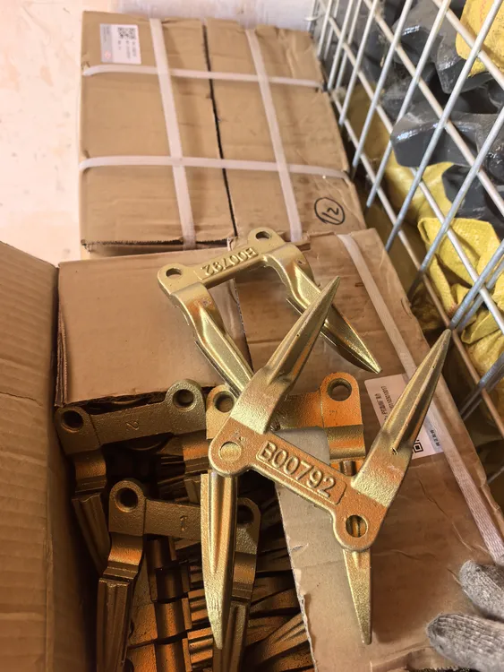 收割机护刀器护刃器配件加厚淬火水稻机通用割刀护刃器