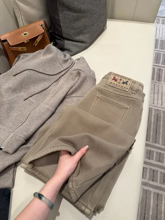 JINLI秋冬显瘦直筒小马刺绣拿铁裤