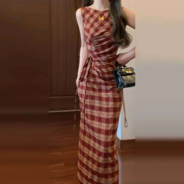 法式港风穿搭复古格纹无袖连衣裙子女夏季2025高级感包臀长裙3242