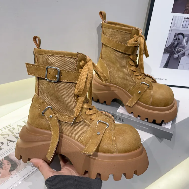 早秋新款欧洲站时尚小众铆钉炫酷厚底【7cm】增高马丁靴ins