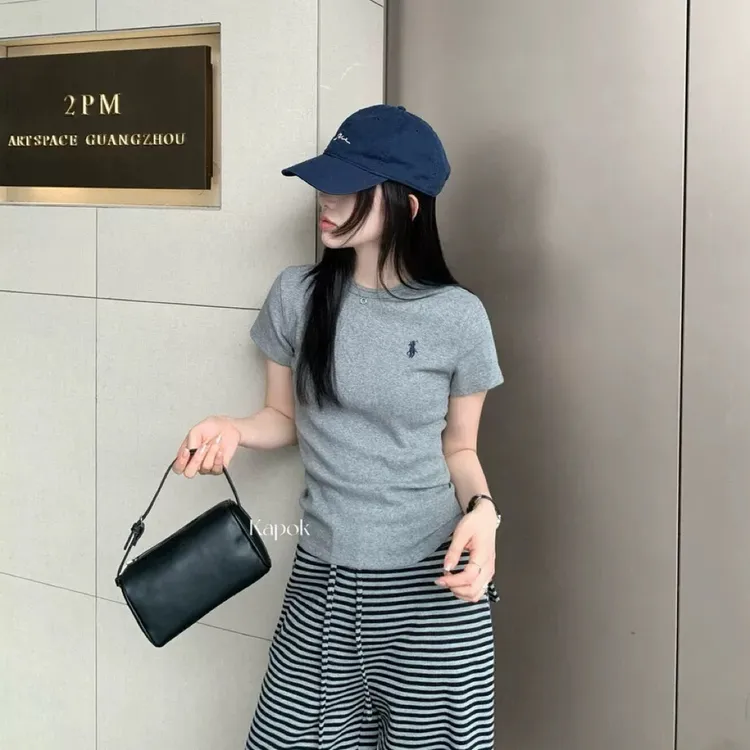 韩系小马刺绣正肩短袖T恤女简约百搭圆领秋季白色内搭打底衫