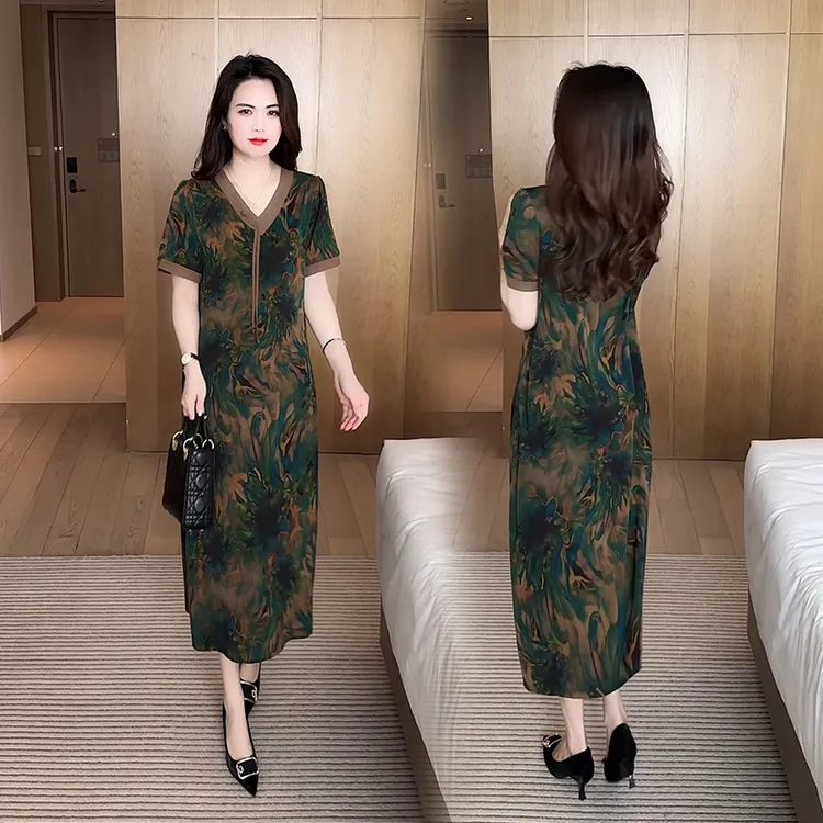 夏季新款时尚宽松显瘦气质印花妈妈裙子V领轻奢中长款大码连衣裙