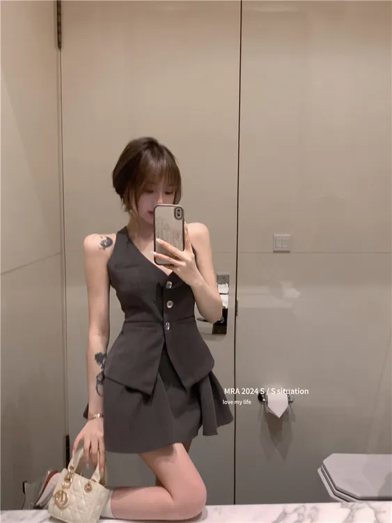 格雷系 纯欲风辣妹性感蝴蝶结露背挂脖马甲上衣高腰显瘦A字半身裙