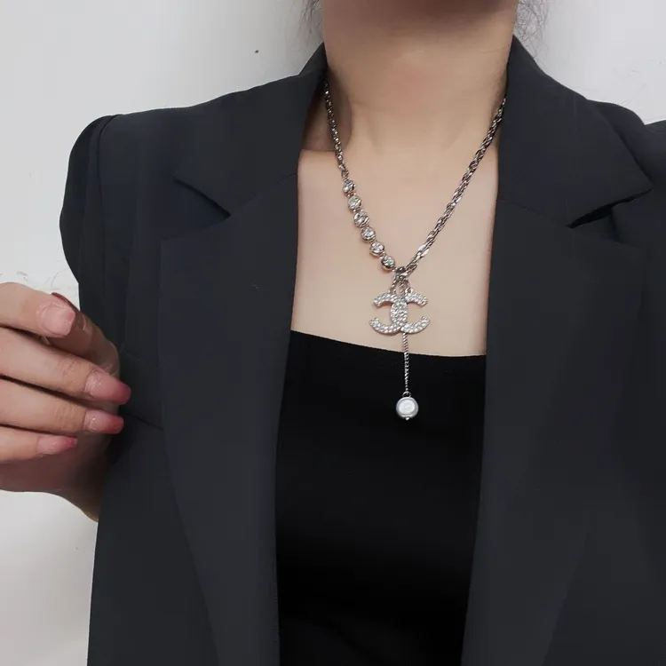 秋冬毛衣链项链四叶草双C爆款轻奢高级感