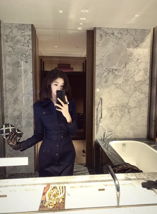 金南一琥珀流光风工装风极简单排扣经典修身连衣裙 0101310949