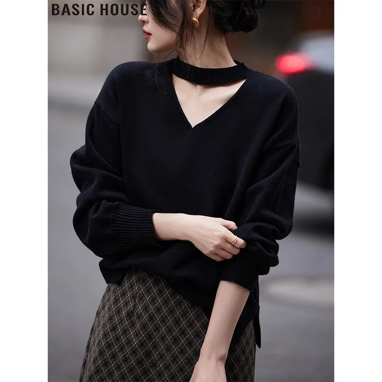 Basic House/百家好黑色V领挂脖针织衫女士秋季打底衫设计感毛衣