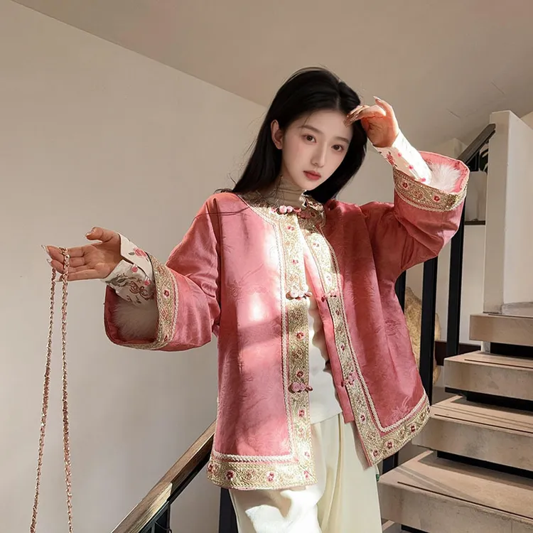 拜年服 国风冬季新款复古粉红刺绣外套新中式圆领精致人丝棉服女