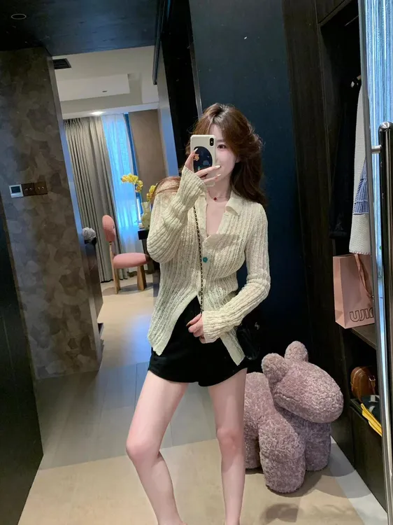 慵懒风彩扣翻领长袖针织设计感镂空微透修身显瘦开叉上衣百搭短裤