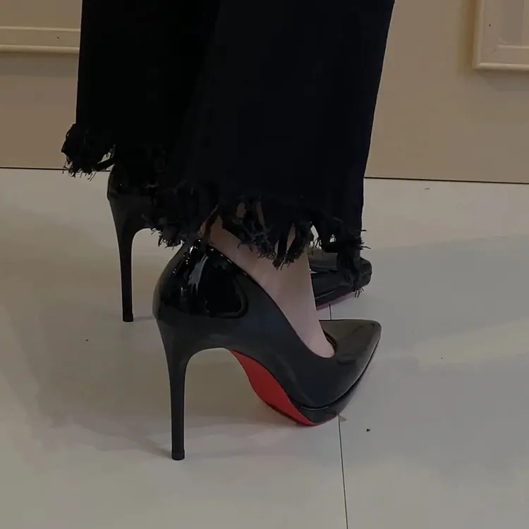 红底款防水细跟秋冬季新款尖头高跟鞋女2025爆款洋气鞋子女款秋冬