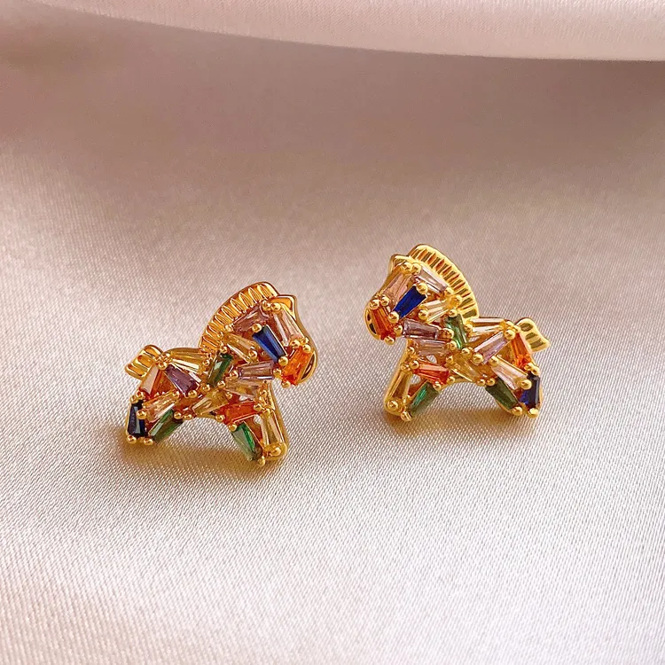 铜合金耳饰 彩色锆石金色小马耳钉女2025新款高级感独特漂亮耳环