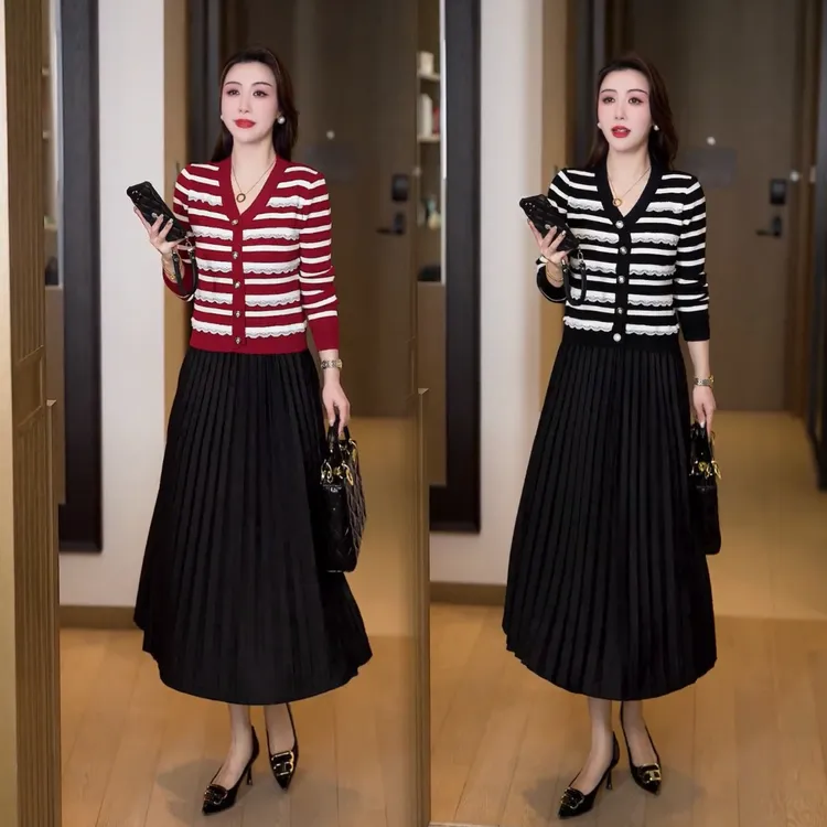 2025V领时尚显瘦拼接春秋条纹秋装针织连衣裙宽松圆领