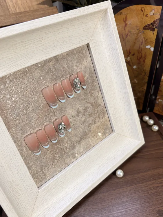 【月牙湾】轻奢手工奶蓝猫眼腮红猫眼纯欲高级穿戴甲