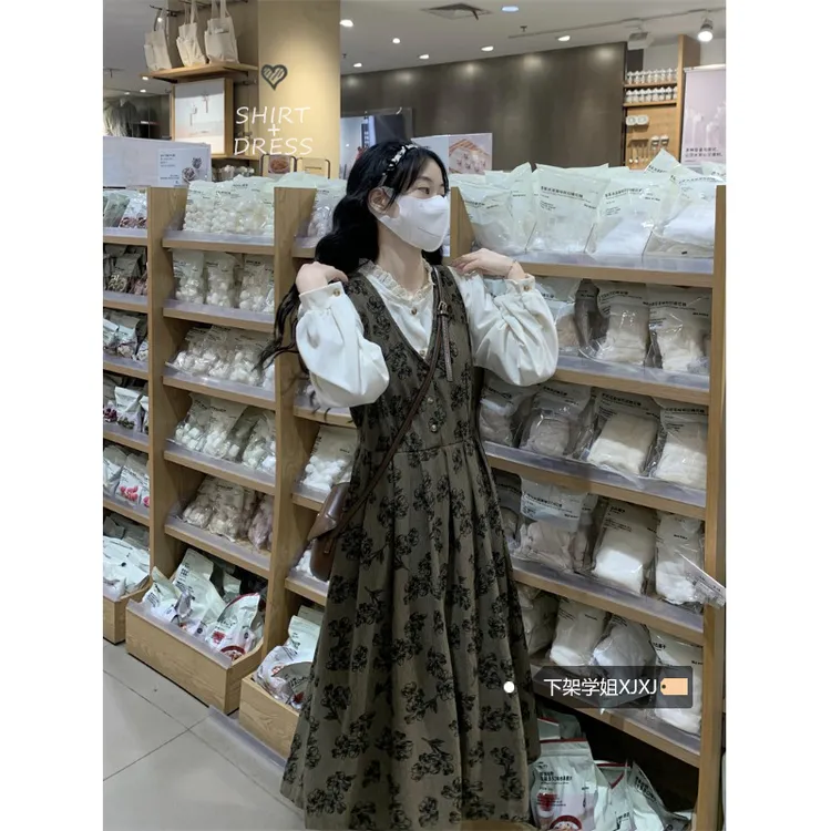 春季2025宫廷风V领复古印花背心连衣裙女新款中长款收腰叠穿A字裙