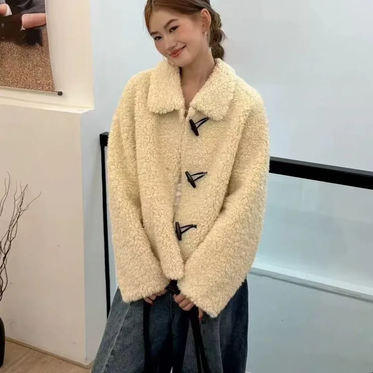 美美➕8925新款【大小姐】牛角扣皮·毛一体外套