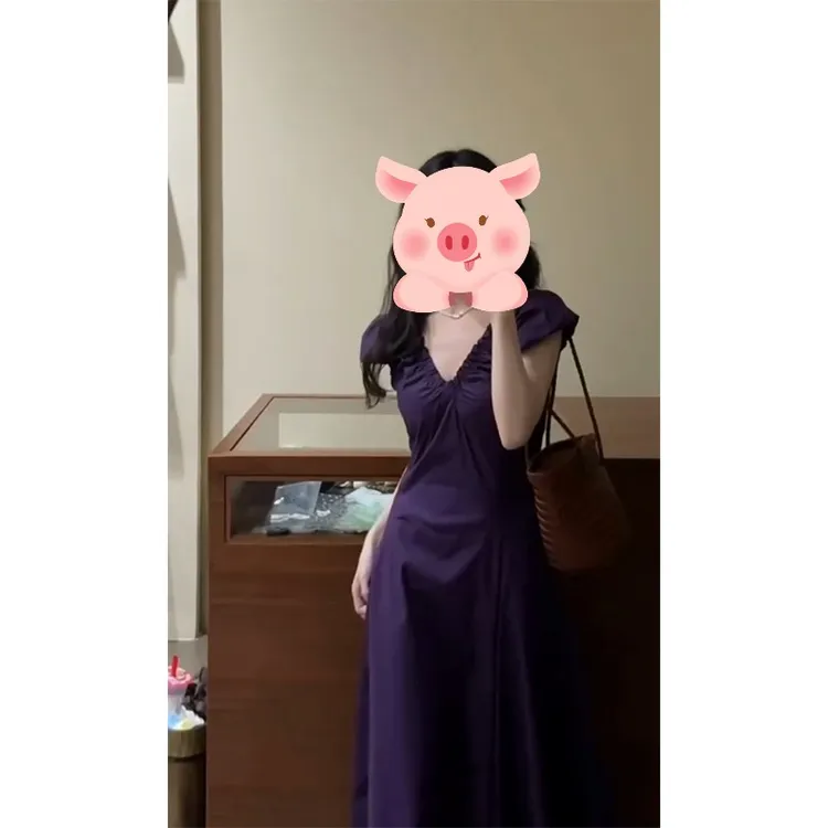 轻熟风时尚气质设计款小飞袖V领紫色纯欲连衣裙夏季新款收腰裙子