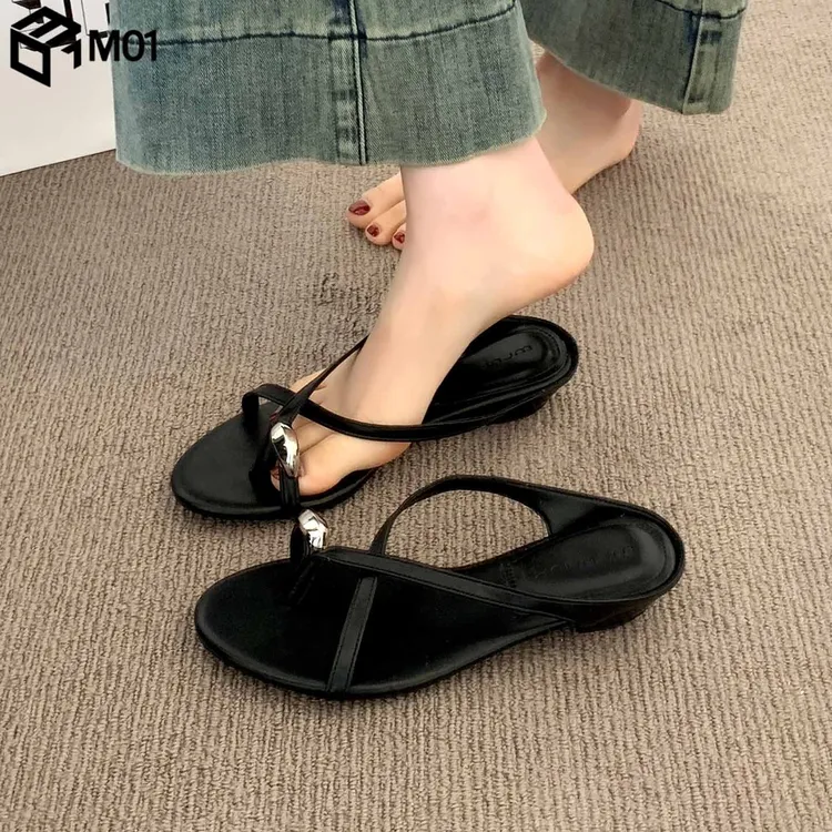M01法式绝美低跟人字拖女夏2025新款高级感海边沙滩夹脚趾凉拖鞋
