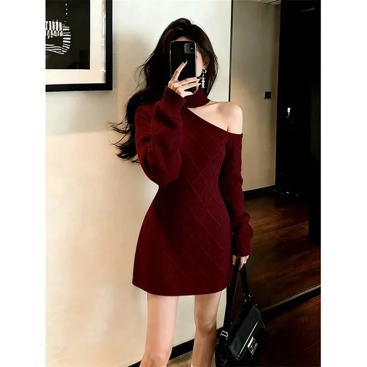 INS CEC巨好看的酒红色露肩针织连衣裙女初冬小个子收腰包臀短裙
