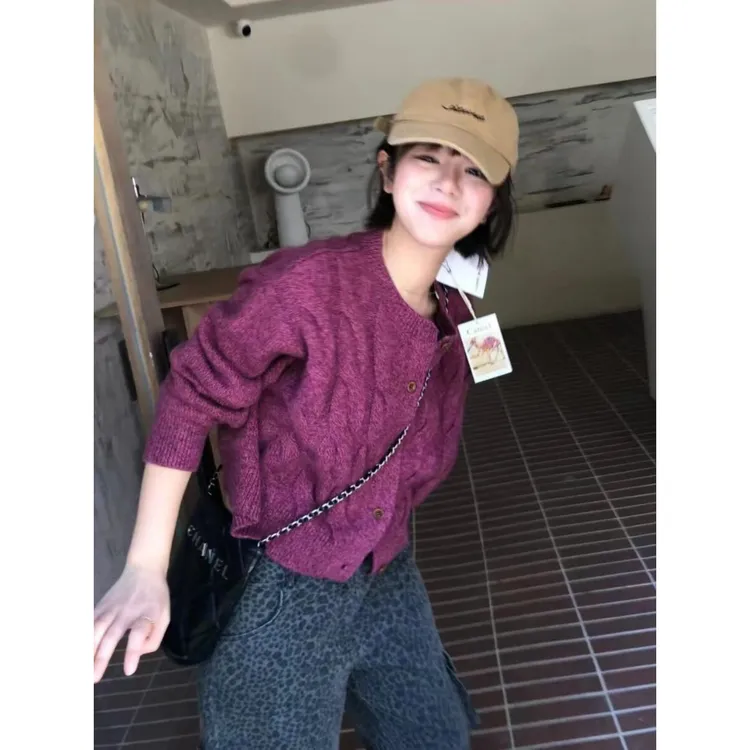 树莓粉麻花毛衣开衫外套女巨好看的早秋穿搭高级感短款针织衫上衣