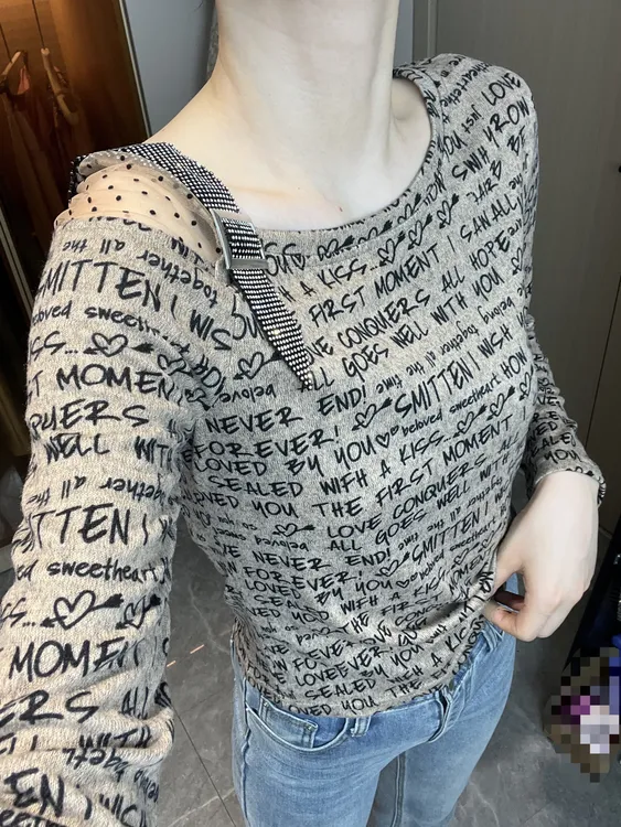 【金金家】2025新款法式斜领显瘦字母复古长袖百搭印花T恤-1151#