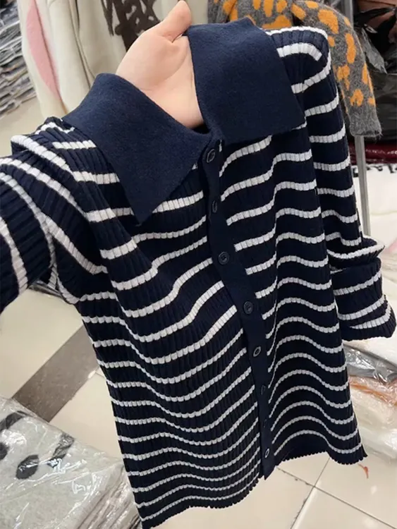 复古条纹翻领单排扣针织衫女秋冬季2025新款设计感小众打底衫毛衣