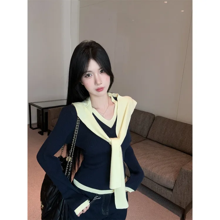 小众炸街高级感女撞色拼接V领披肩修身显瘦长袖假两件针织上衣女