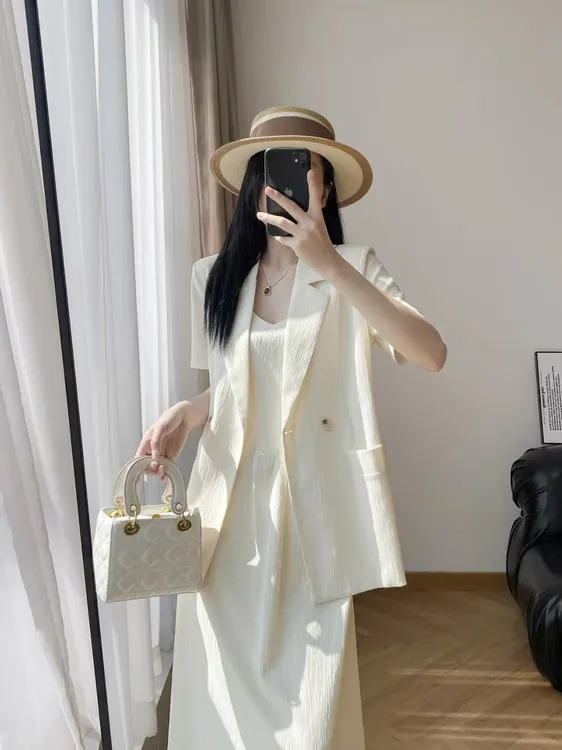 大码胖mm薄款短袖西装吊带裙套装女夏季新款时尚减龄米白气质西服
