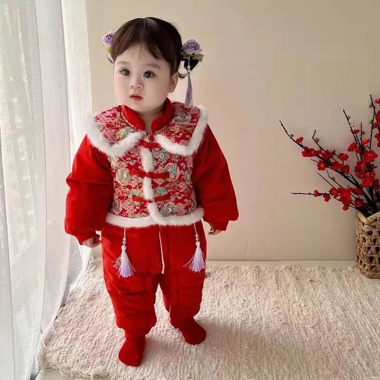 冬季新款宝宝可爱潮流时尚披肩马甲红哈衣爬服