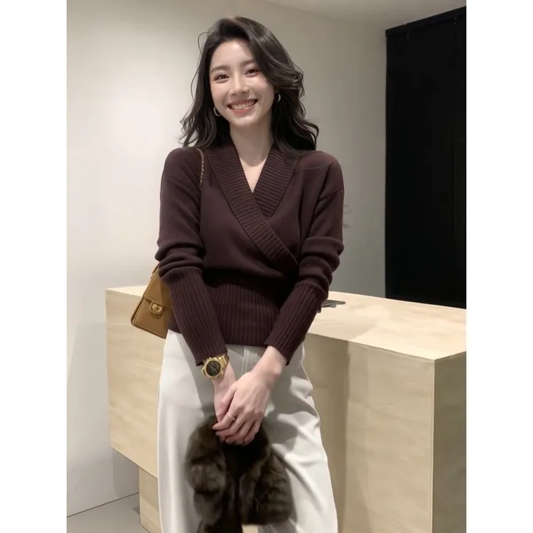 溪溪靓衫 赫本交叉v领毛衣女冬季设计感收腰显瘦气质针织衫上衣