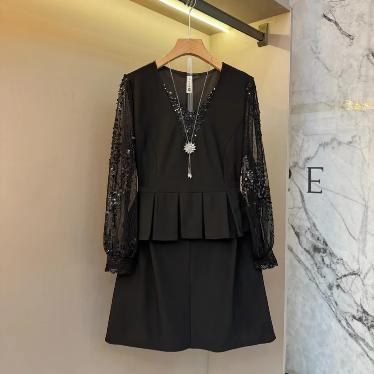 2025秋季新款时尚亮片拼接V领轻熟风显瘦胖mm名媛风连衣裙9158