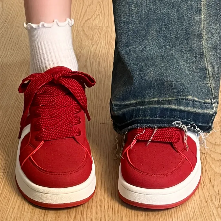 环球女鞋红色板鞋2026新款时尚潮流休闲鞋子百搭厚底运动女鞋潮鞋