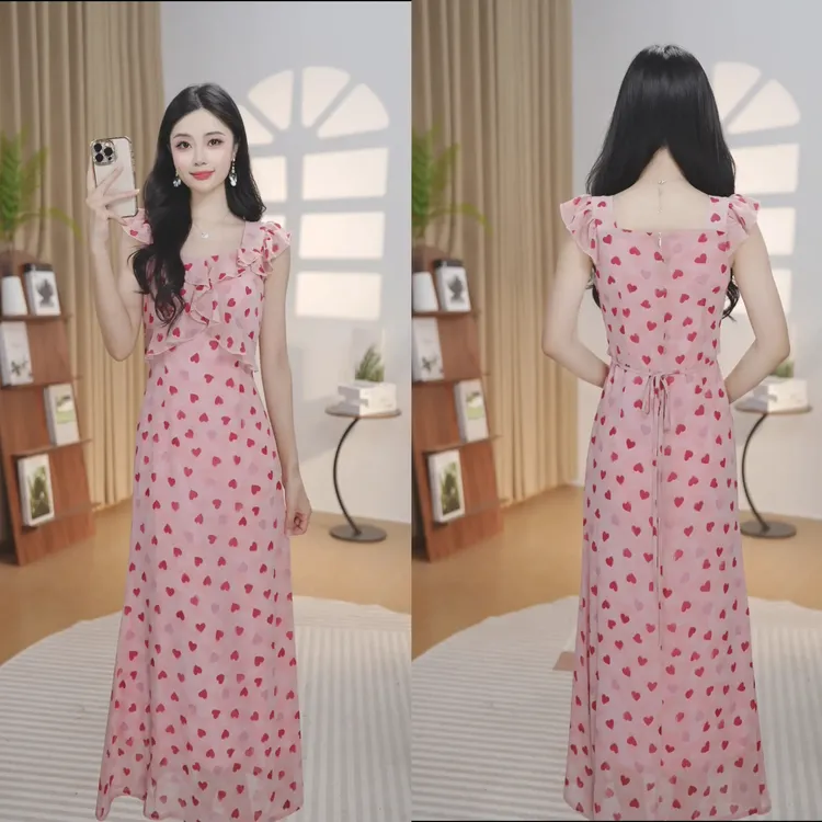 2025夏季新款气质优雅百搭爱心花纹V领时尚高级感减龄显瘦连衣裙