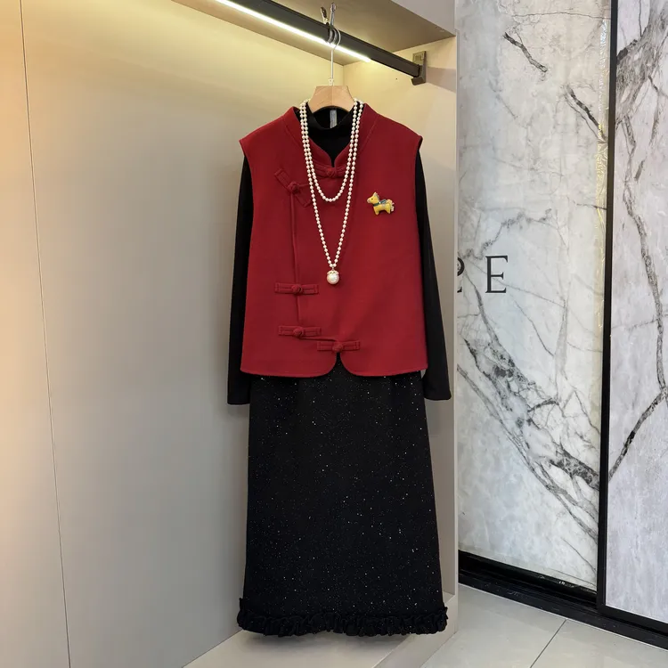 2025时尚优雅大码显瘦名媛气质老钱风内搭+马甲+撒星半裙套装6106