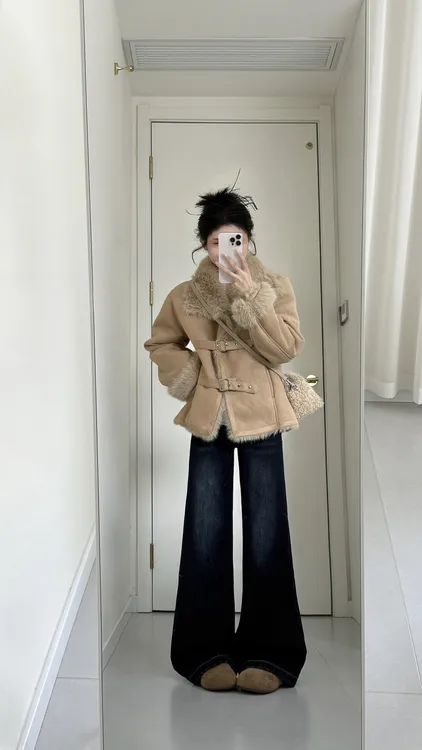 秋冬穿搭一整套韩系高级感翻领皮毛一体加绒保暖外套女牛仔裤套装