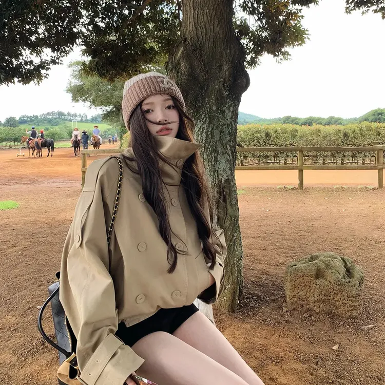 卡其色立领短款风衣女2025新款春秋小个子高级感双排扣英伦风外套