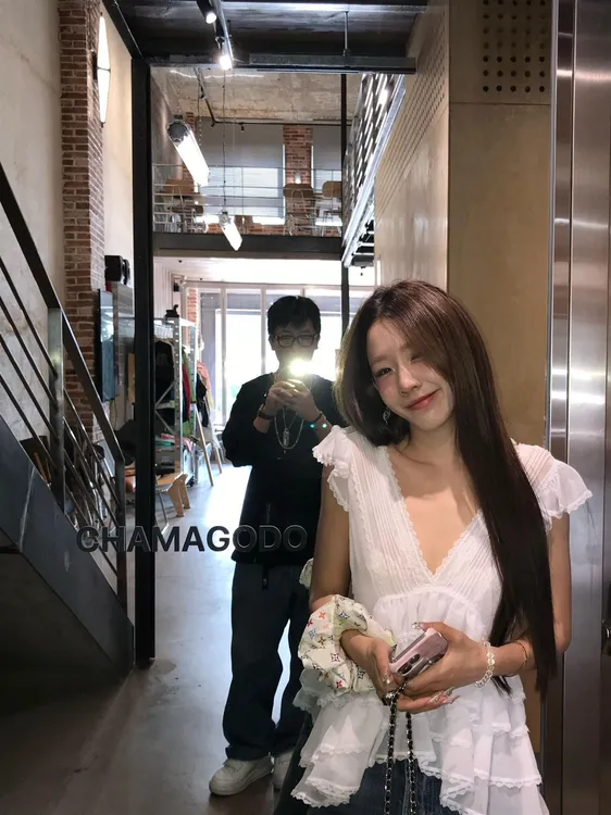 法式V领小众女装设计感荷叶边短辣妹气质露背上衣休闲百搭裤子夏