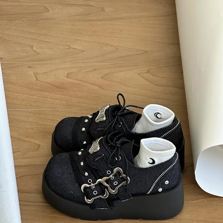 辣妹朋克铆钉厚底增高圆头系带亚文化y2k复古日系jk英伦风小皮鞋