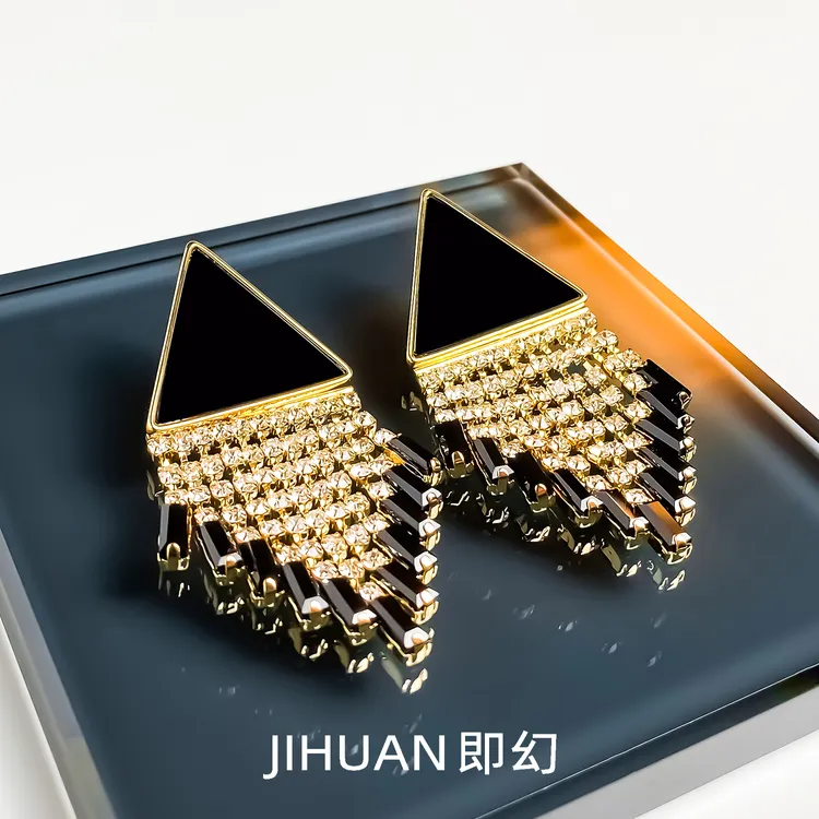 铜合金耳饰 ins轻奢大气耳钉精致气质时尚黑色酷飒耳环 9733