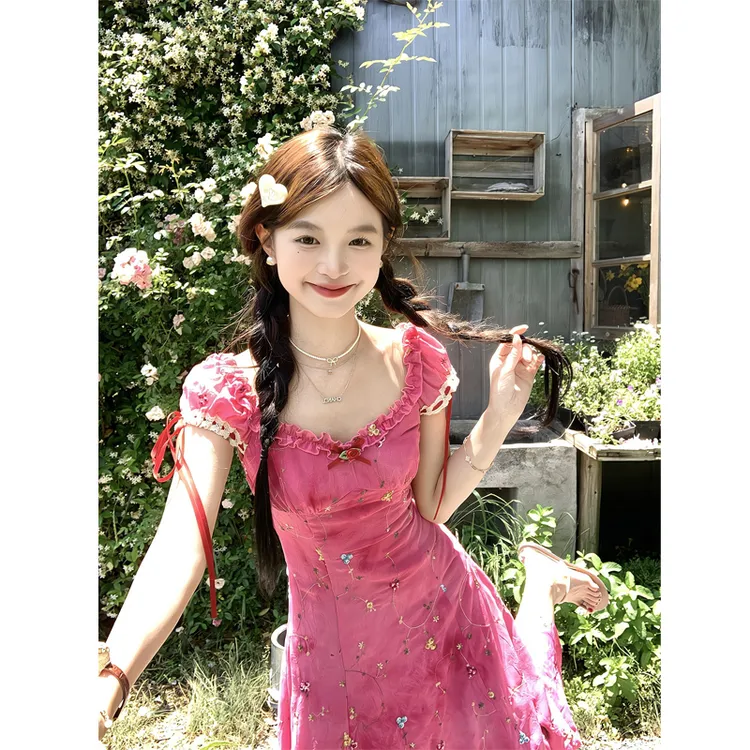 2025夏季吸睛玫红扎染刺绣连衣裙夏季新款海边沙滩度假长裙多巴胺