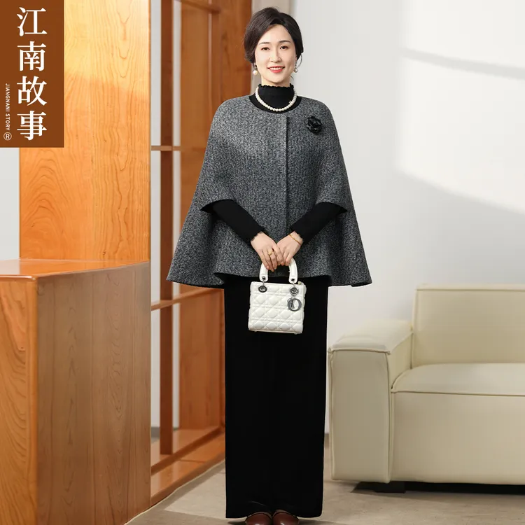 江南故事中老年妈妈2025冬季新款羽绒服【90白鸭绒】斗篷遮肉厚款