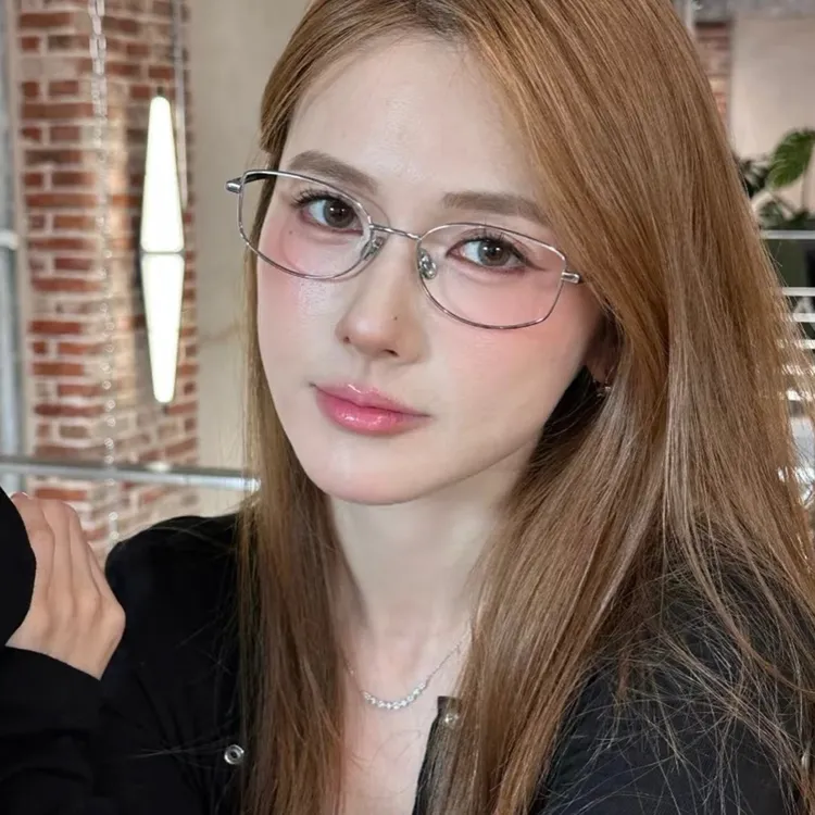 2025新款眼镜高级感素颜神器高智感方圆脸银色框架近视可配度数