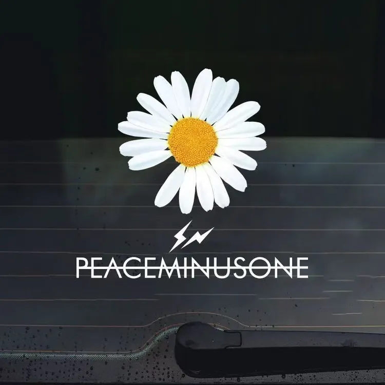 小雏菊权志龙个性创意汽车贴纸可用于摩托车电脑等装饰时尚潮流款