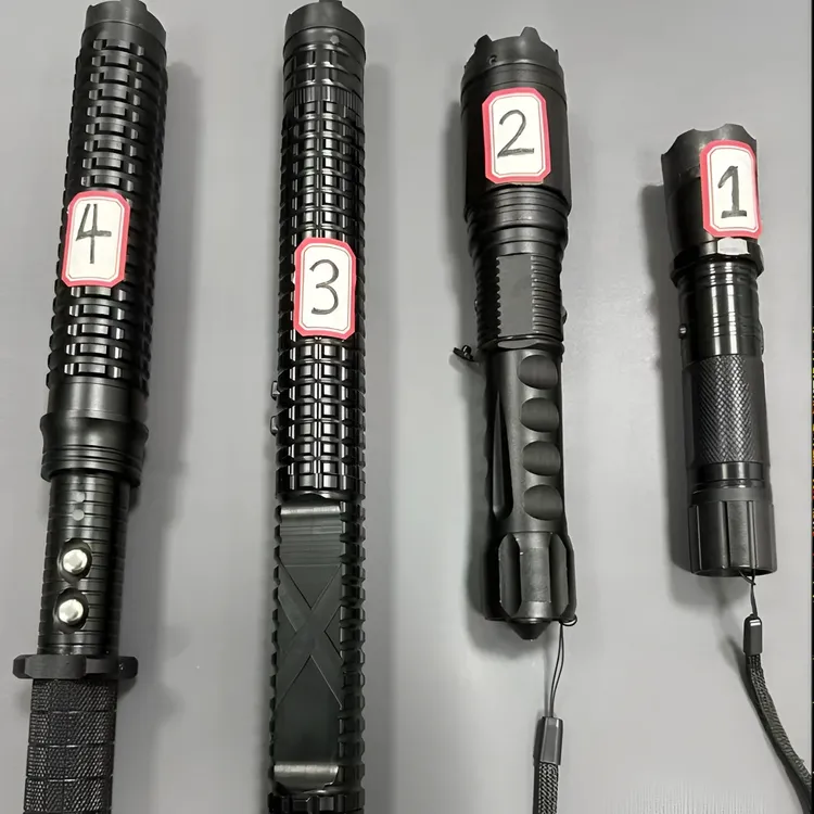 户外多功能强光防身手电筒可照明可防骚扰高压电击防卫棍驱狗赶猪