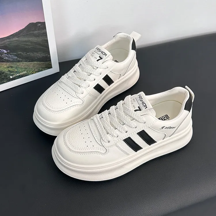   2025年新秋冬季韩版厚底小白鞋女爆款轻便鞋子时尚百搭休闲板鞋