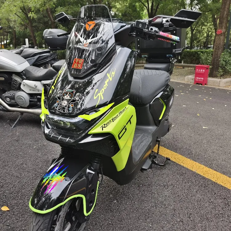 适用雅迪冠能S白鲨90/70L-H电动车改装定风翼创意风挡装饰拉花贴