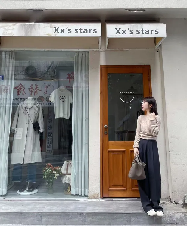 2025秋季新款麻花灰色毛衣设计感针织衫女修身上衣百搭西装休闲裤