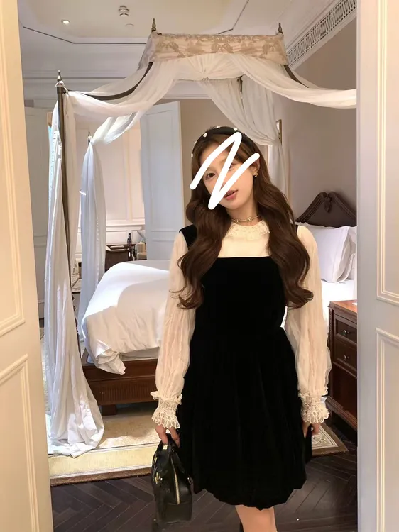 2025时尚轻奢赫本风欧货大码显瘦气质蕾丝内搭+小黑裙套装8259