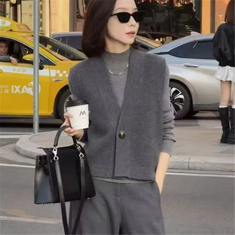 春季新款时尚马甲女一粒扣百搭针织背心时尚宽松外穿开衫打底内搭