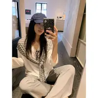 慵懒风正肩V领长袖T恤女秋季大码宽松显瘦打底上衣条纹披肩两件套