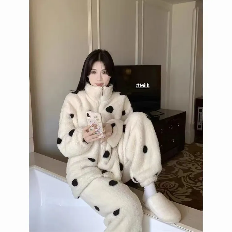 印花波点珊瑚绒睡衣女秋冬新款时尚开衫保暖加厚舒适家居拉链套装
