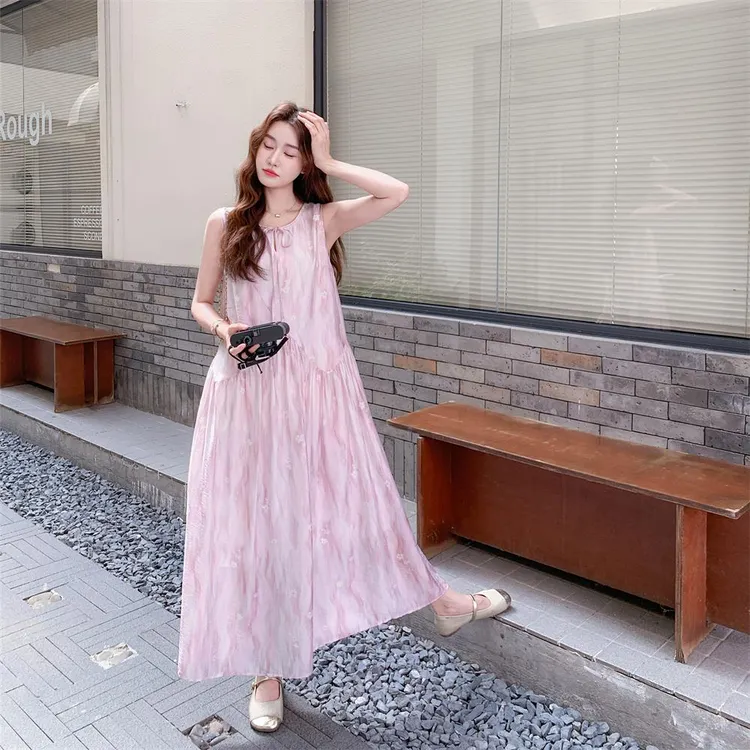 粉紫色刺绣无袖连衣裙女夏2025新款温柔风甜美爆款法式浪漫长裙